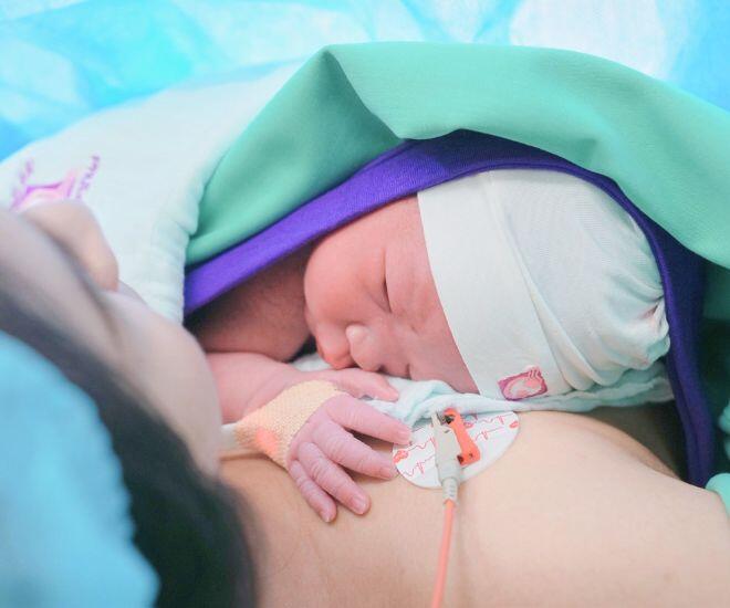 Mai Bảo Ngọc trở thành “mẹ bỉm 2 con” sau 8 năm sinh con gái đầu lòng.