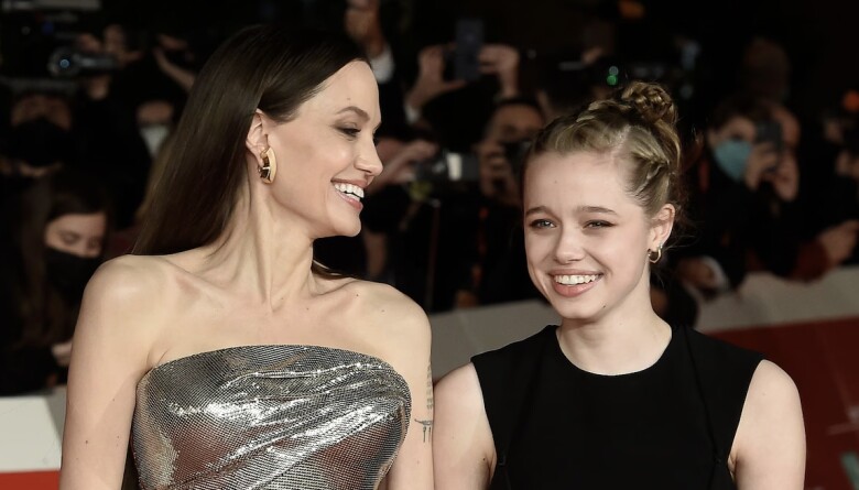 Shiloh là con gái ruột đầu lòng của Angelina Jolie và Brad Pitt.