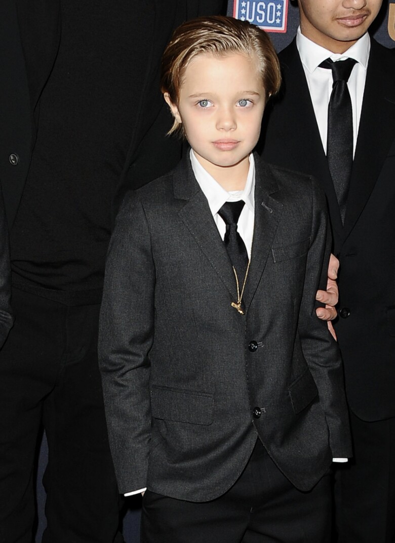 Angelina Jolie để con tự do theo đuổi phong cách phi giới tính.