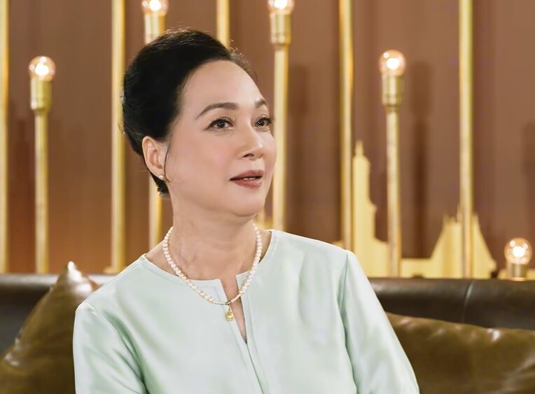 NSND Lê Khanh xuất hiện đẹp quý phái trong cuộc trò chuyện mới đây.