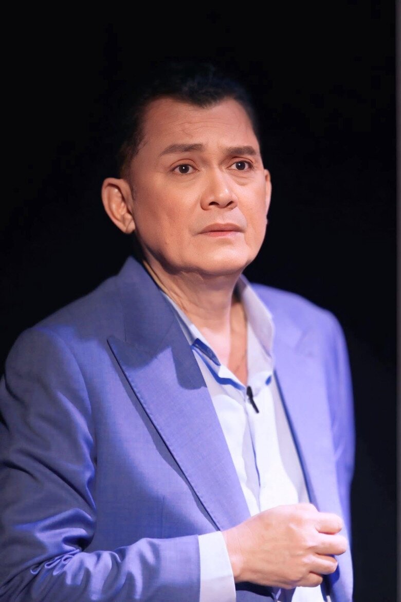 Hữu Châu là một trong những nghệ sĩ thuộc thế hệ vàng của sân khấu kịch TP HCM thập niên 1990.