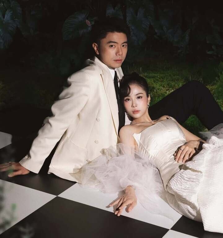 Ngoài được chồng yêu, nàng ca nương còn khiến bố mẹ tự hào, họ hàng quý mến.
