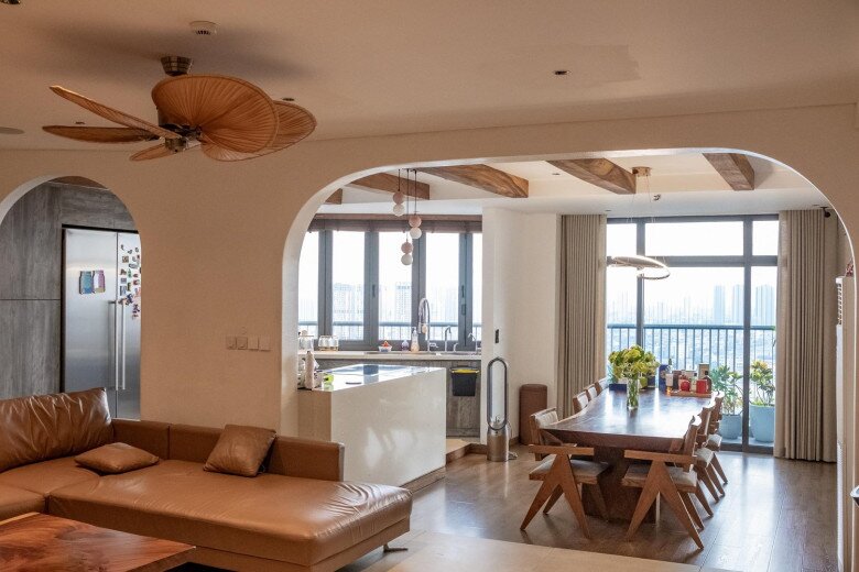 Người đẹp làng nhạc sống trong căn nhà 350m2 rộng rãi, thiết kế hiện đại.