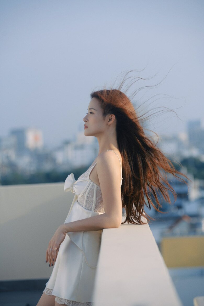 Nữ ca sĩ lấy con trai đại gia nhựa đình đám Sài Gòn, sinh xong 2 con vẫn đẹp mê, lưng ong siêu quyến rũ - 8