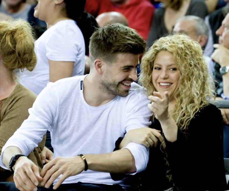 Gerard và Shakira gặp nhau trên trường quay MV Waka Waka.