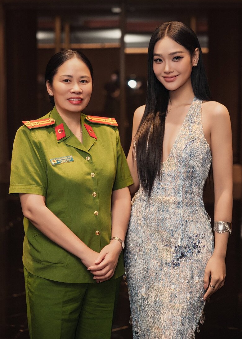 Không ai ngờ Cù Thị Trà lại vào vai công an chìm.
