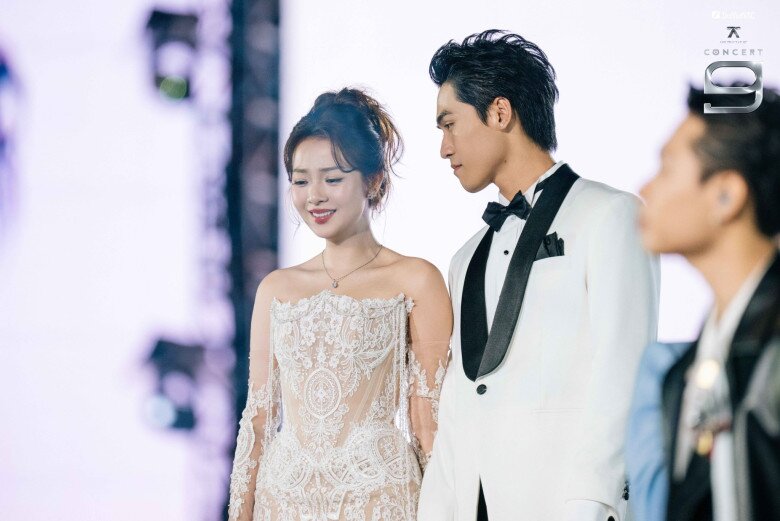 Việc Võ Điền Gia Huy và Tam Triều Dâng cùng đứng chung sân khấu tiếp tục làm dấy lên những nghi vấn xoay quanh mối quan hệ của họ.