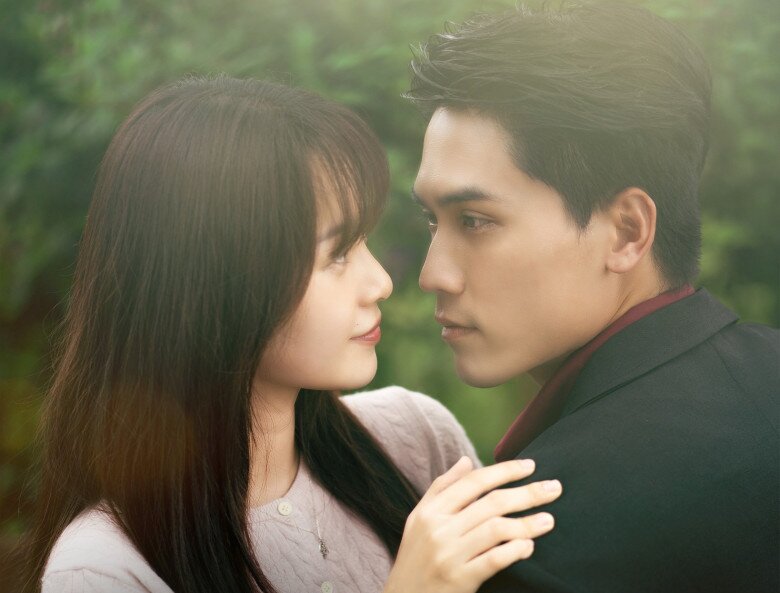 Sự ăn ý của Tam Triều Dâng và Võ Điền Gia Huy trong phim khiến họ vướng nghi vấn phim giả tình thật.