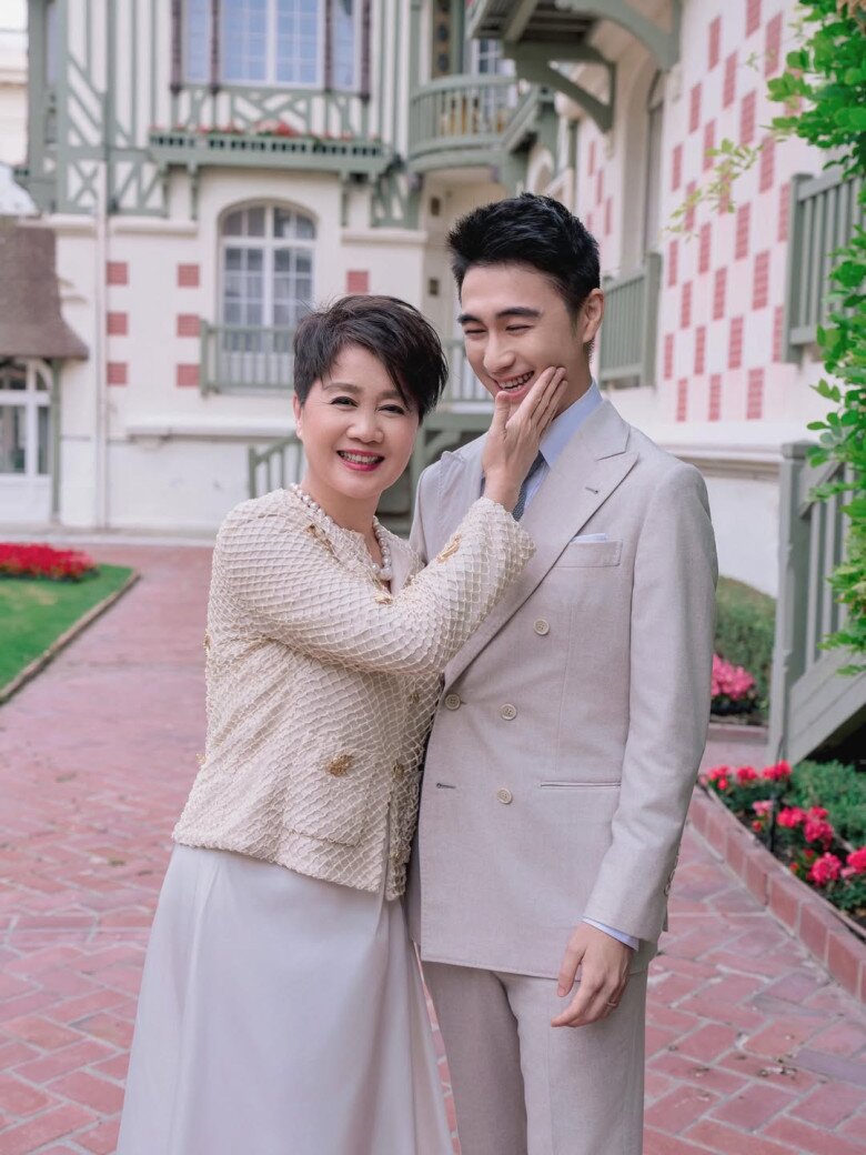 Bà Lương An Kỳ - mẹ Hà Du Quân có tầm ảnh hưởng lớn trong chuyện tình cảm của con trai.