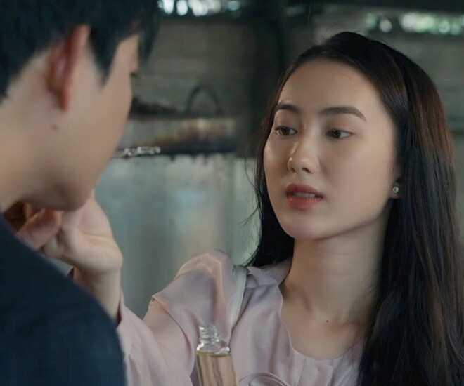 Ngay khi cuộc hôn nhân giữa Dương và Diệu đang đứng trên bờ vực của sự mệt mỏi và rạn nứt, Trang xuất hiện như một biến số đầy nguy hiểm.