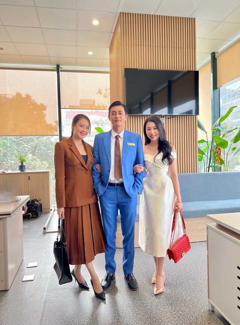 Cô từng vào vai tình địch của Hồng Diễm.