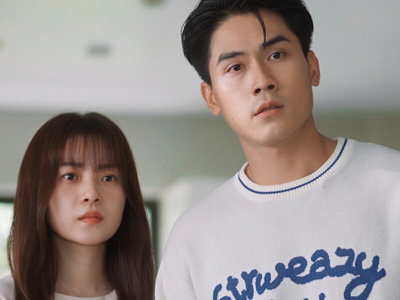 Thời gian qua, cái tên Tam Triều Dâng thực sự "tạo bão" trên MXH nhờ sức nóng của bộ phim Vì Mẹ Anh Phán Chia Tay. Khai thác mô-típ "Tổng tài - Lọ lem" quen thuộc, nhưng cách cô cùng bạn diễn Võ Điền Gia Huy xử lý cảm xúc đã mang đến năng lượng hoàn toàn tươi mới.