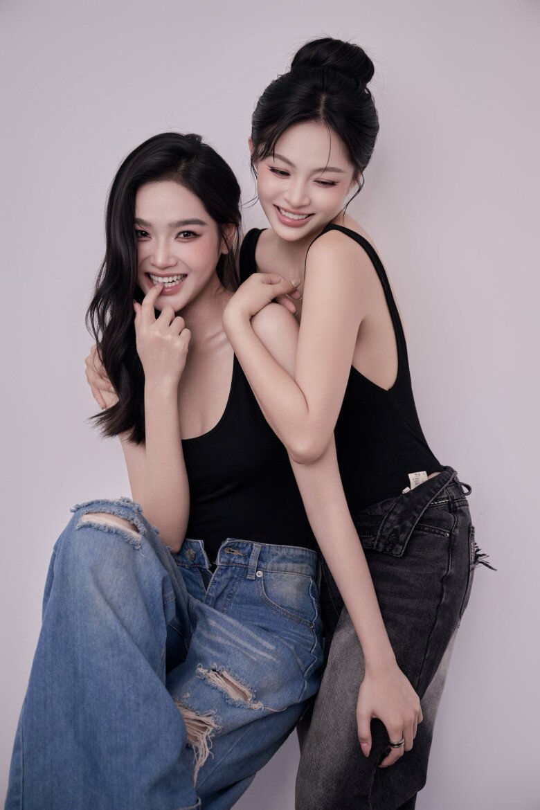 Nhiều người nhận xét Cù Thị Trà và Trâm Bùi trông như chị em sinh đôi.