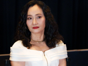 Hóa trang kinh dị đến mức "mất 8 tiếng chỉ để lên hình vài giây", NSƯT Hạnh Thúy suýt hỏng mắt trong phim mới