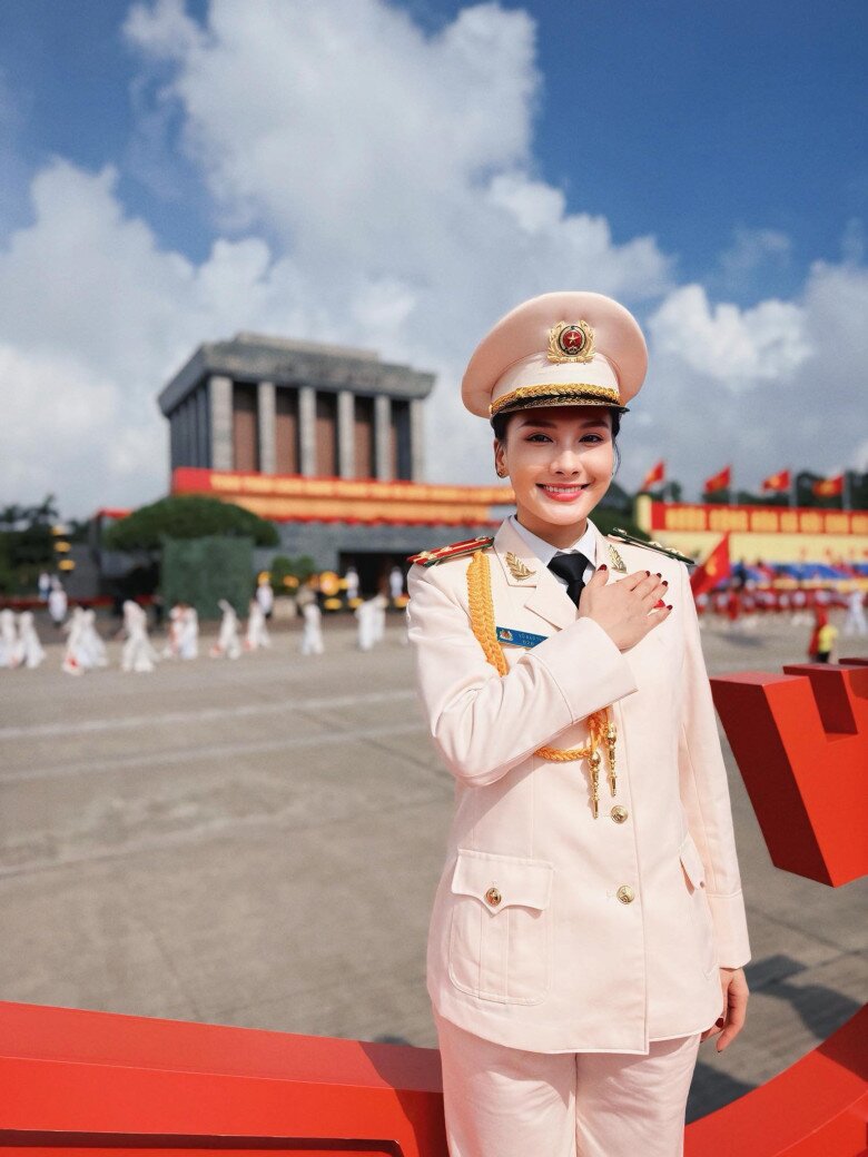 Bảo Thanh hiện mang cấp bậc Thượng úy, công tác tại Nhà hát Kịch Công an nhân dân.