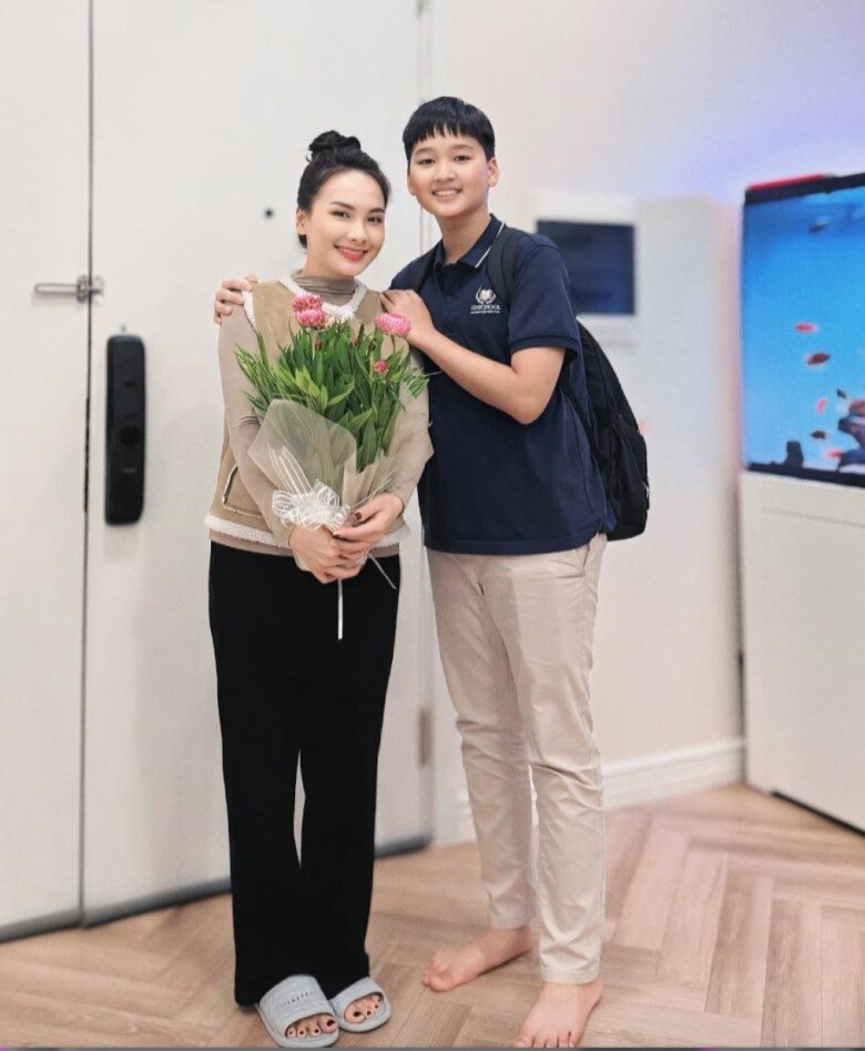 Bảo Thanh vẫn học tốt, xây dựng sự nghiệp riêng khi lấy chồng và sinh con sớm.