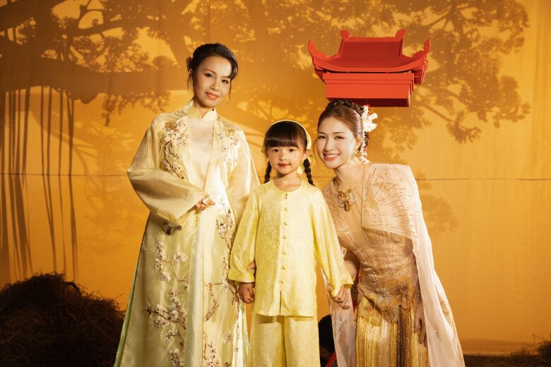 MV Người Việt mình thương nhau có câu hát “lúa chín cao nhưng chẳng hề cúi đầu” đang gây tranh cãi. Video: Gala nhạc Việt.