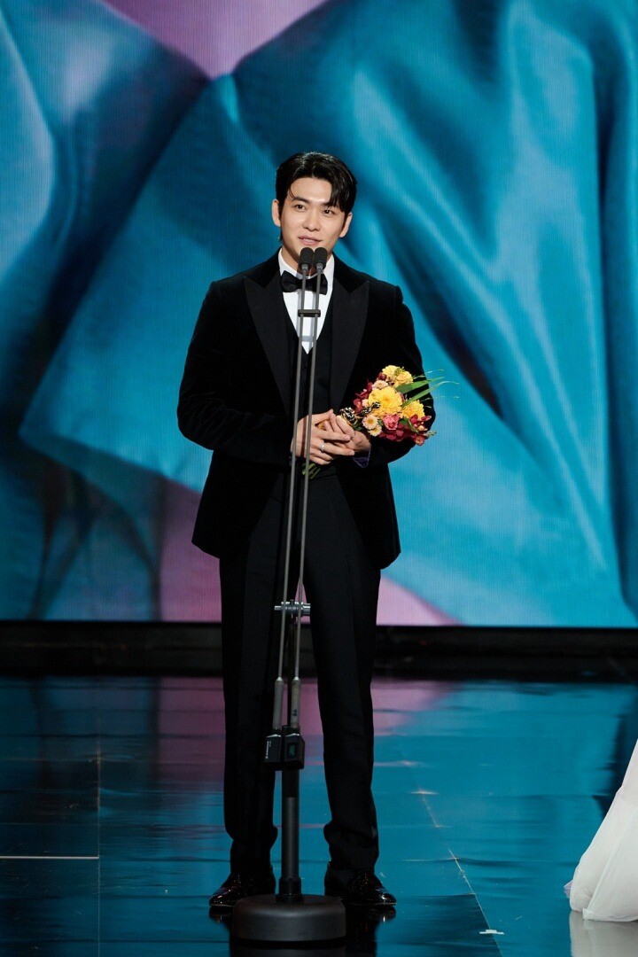 Kang Tae Oh miệt mài hoạt động nghệ thuật, tìm chỗ đứng ở showbiz Hàn.