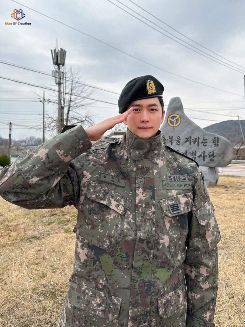 Kang Tae Oh nhập ngũ khi đang ở đỉnh cao sự nghiệp.