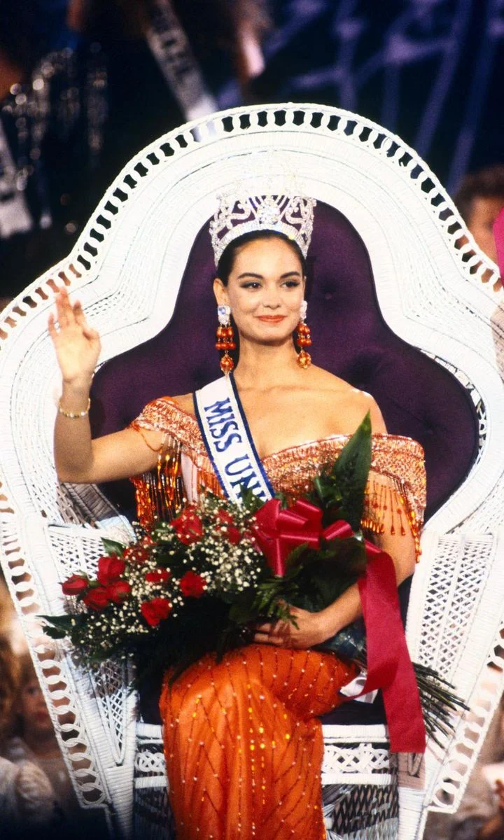 Lupita Jones là người đẹp Mexico đầu tiên đăng quang “Miss Universe”.