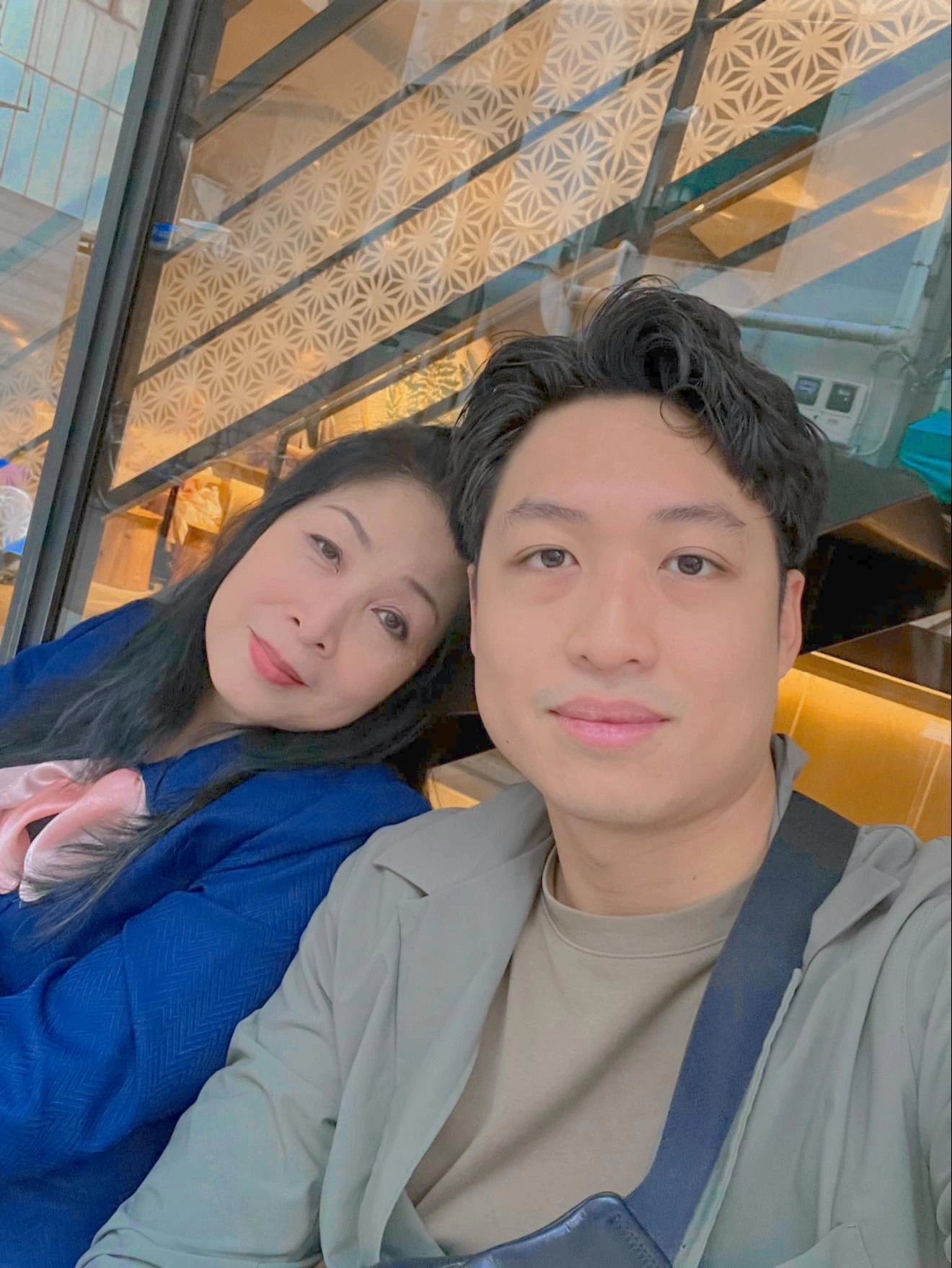 Con trai NSND Hồng Vân tham gia diễn xuất, muốn cân bằng ở nhiều vai trò.