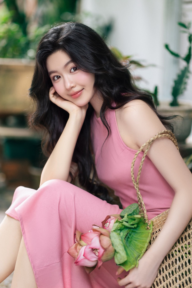 Lọ Lem bị đồn đoán hẹn hò nhưng chưa từng lên tiếng.