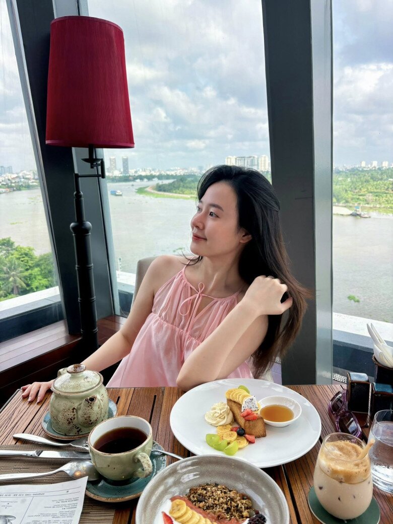 Hot girl Midu được khen ngày càng trẻ trung, “lão hóa ngược” ở tuổi U40.