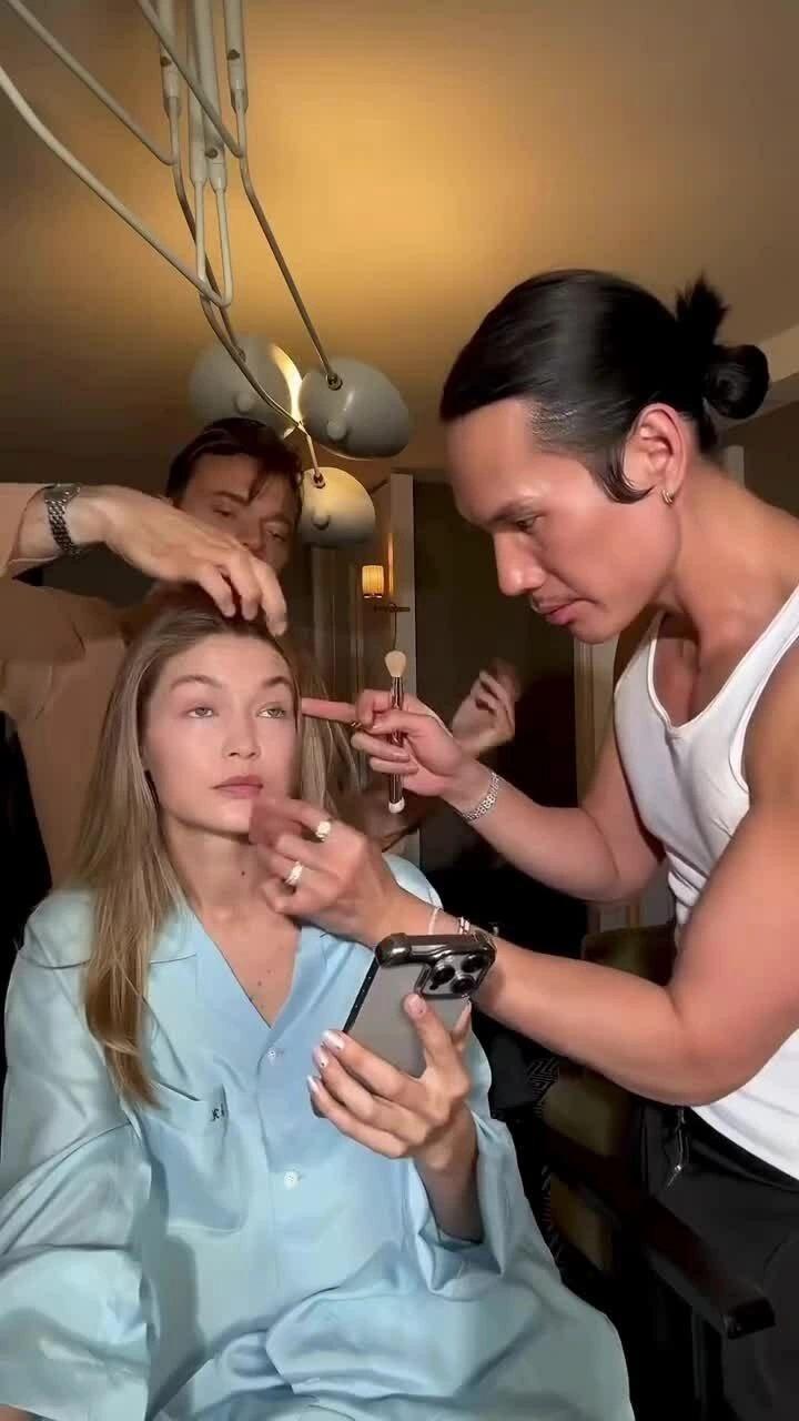 Hậu trường trước giờ sải bước thảm đỏ Met Gala 2026 của Gigi Hadid