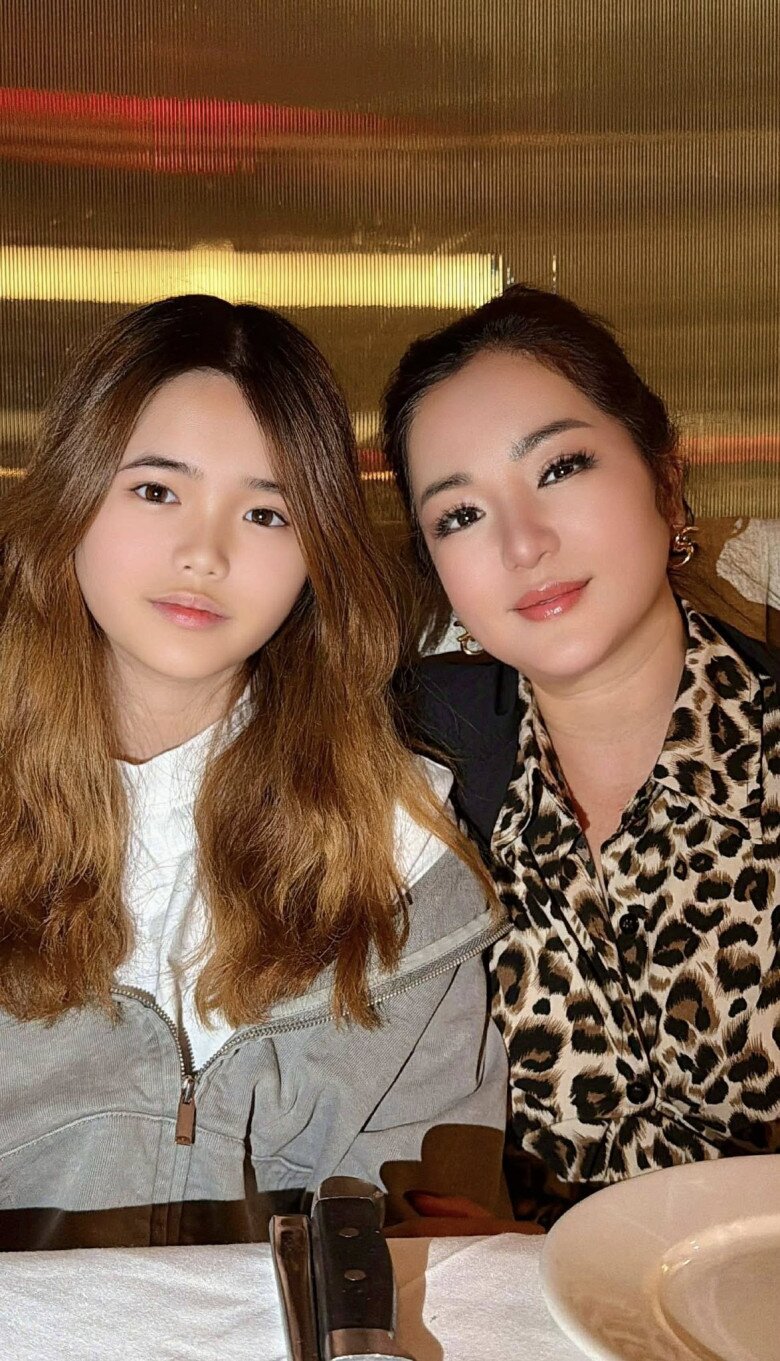 Nhiều năm qua Thúy Nga sinh sống tại Mỹ, làm mẹ đơn thân nuôi con gái.