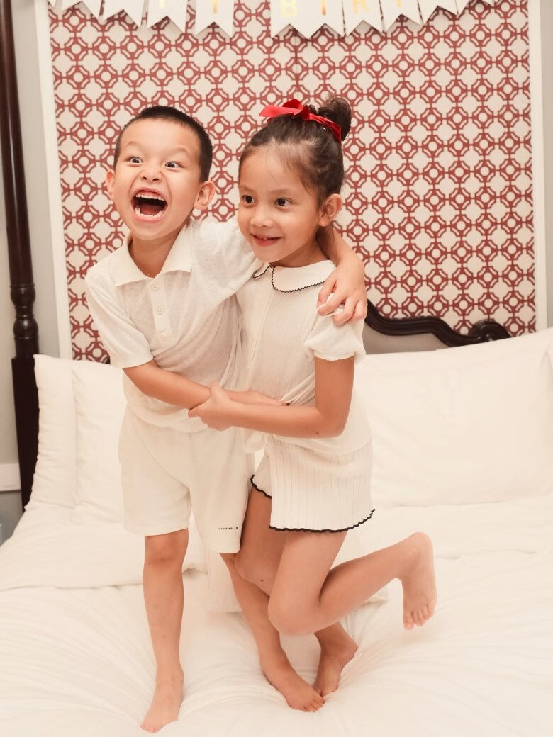 Cặp song sinh của Hồ Ngọc Hà và Kim Lý là những “hot kids” được khán giả yêu mến.