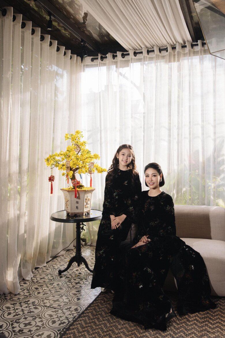 Bé Viann hiện đang học ở trường quốc tế, có thành tích rất tốt.