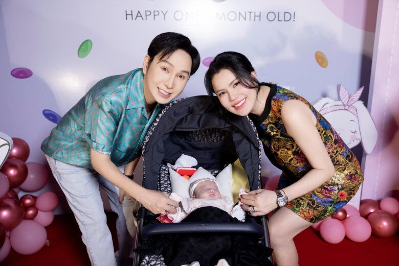 Vợ chồng Phương Lê và Vũ Luân được khen nuôi con khéo léo.