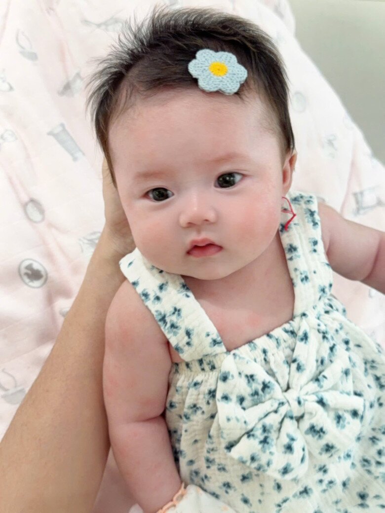 Bé Lương Bình Thụy Yên là “hot kid” trên mạng xã hội, được khán giả yêu mến.