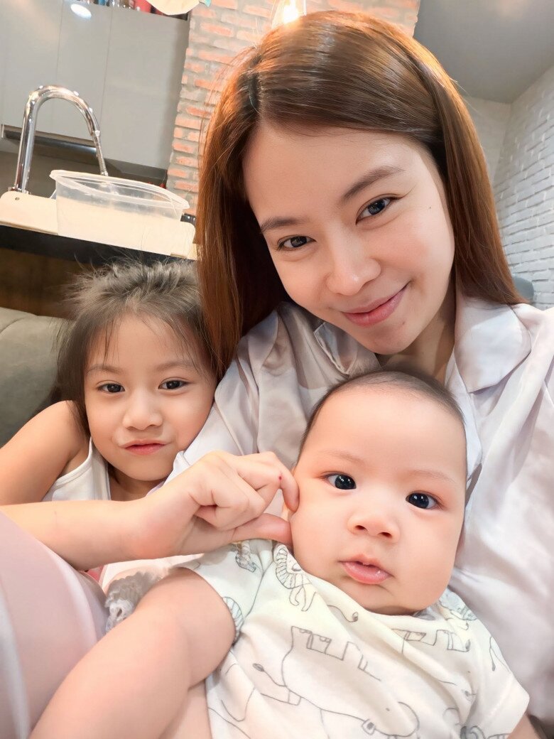 Vũ Ngọc Ánh sinh con thứ 2 tại Việt Nam, thay vì sang Mỹ như con đầu lòng.
