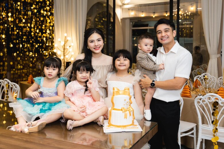 Vân Trang là một trong những nữ nghệ sĩ đông con nhất làng giải trí Việt.