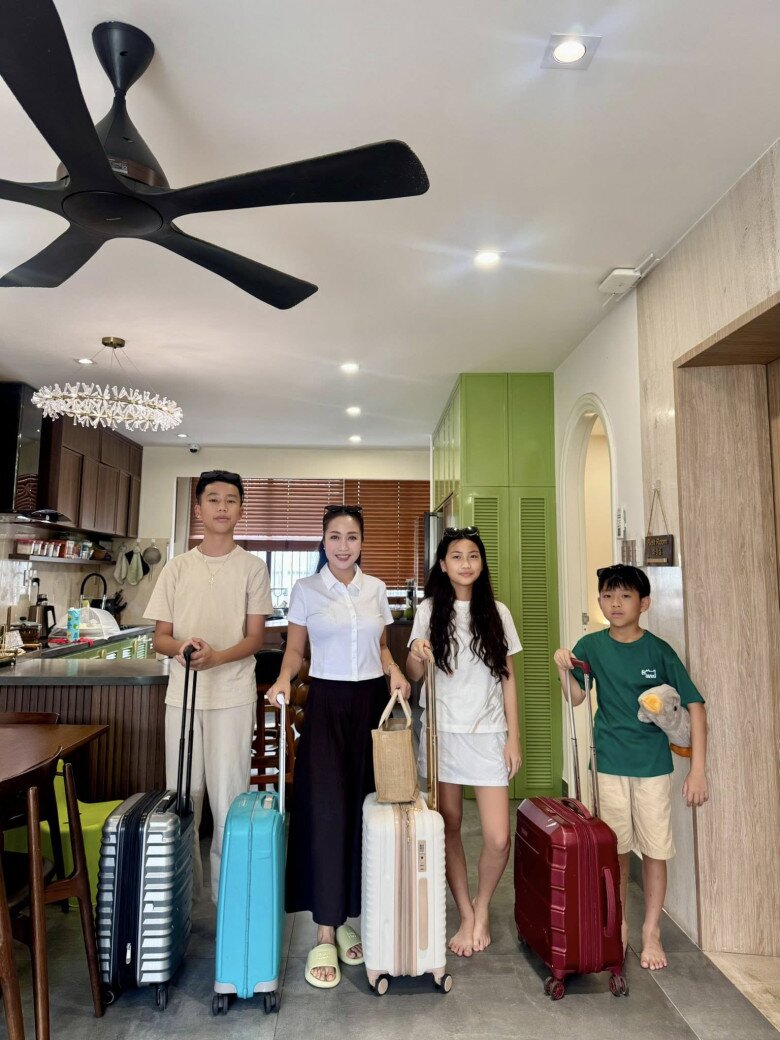 NSƯT Ốc Thanh Vân từng đưa các con sang Australia du học rồi trở về sau 1 năm ở xứ người.