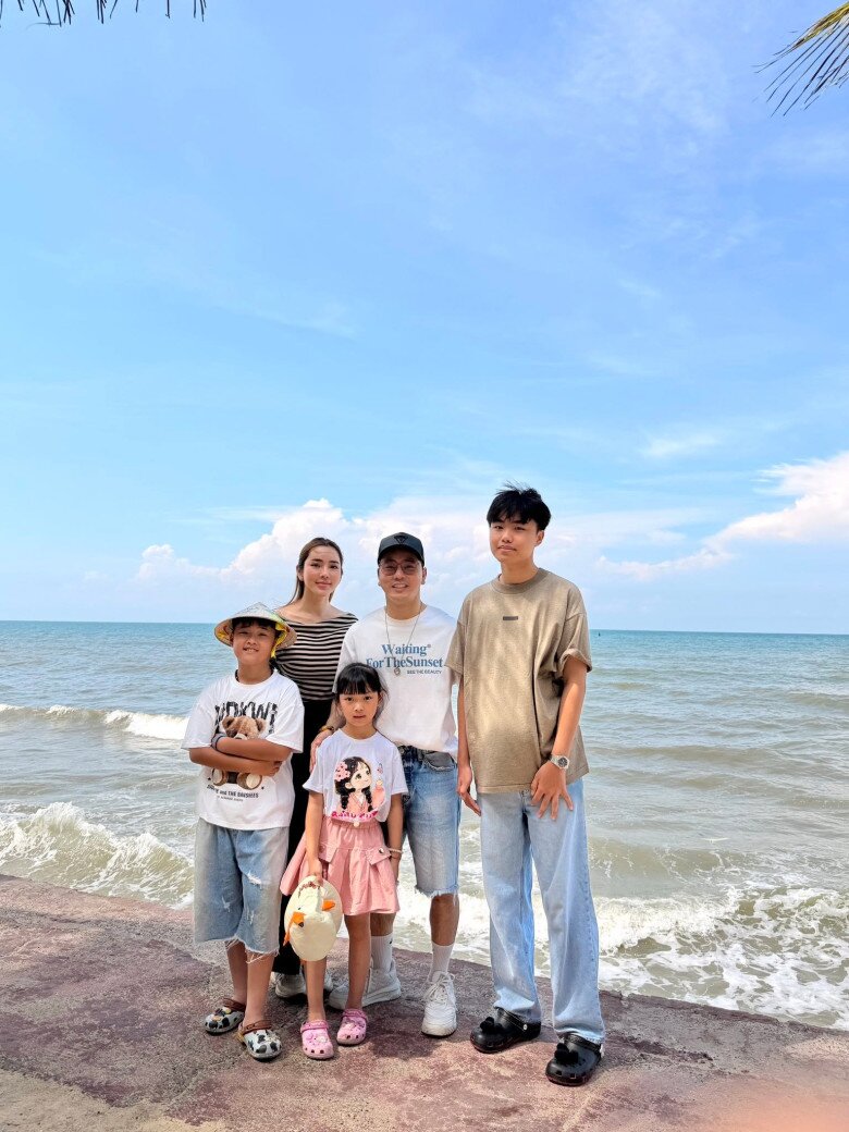Con trai người mẫu Kim Cương được nhận xét cao ráo, trưởng thành hơn sau thời gian sống xa nhà.