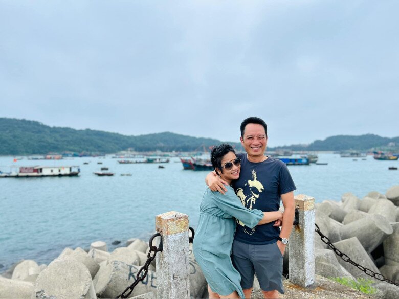 Diva Mỹ Linh và nhạc sĩ Anh Quân giữ lửa hôn nhân bằng những thói quen giản dị.