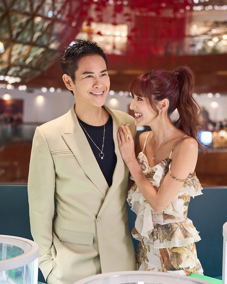 Trần Khải Lâm kết hôn với Trịnh Gia Dĩnh, cặp đôi chênh lệch nhau 22 tuổi.