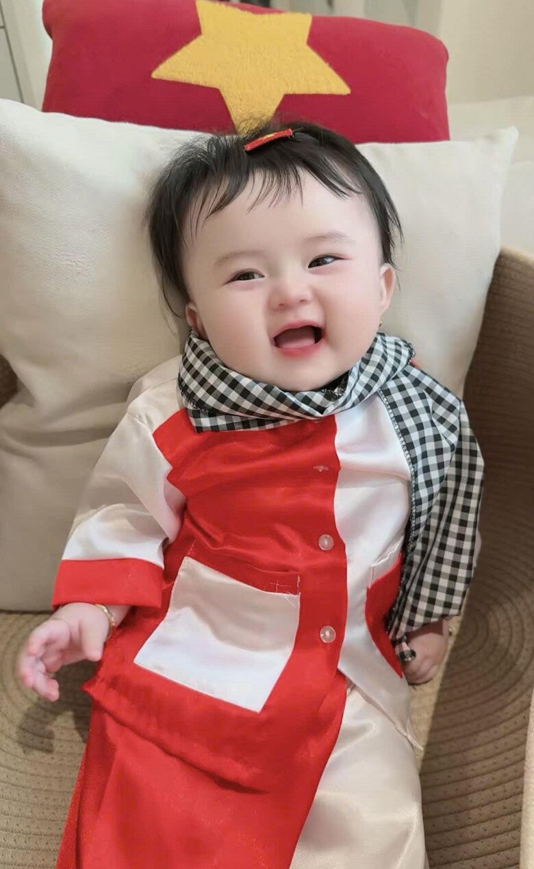 Bé Lương Bình Thụy Yên hiện là một trong những “hot kids” trên mạng xã hội.