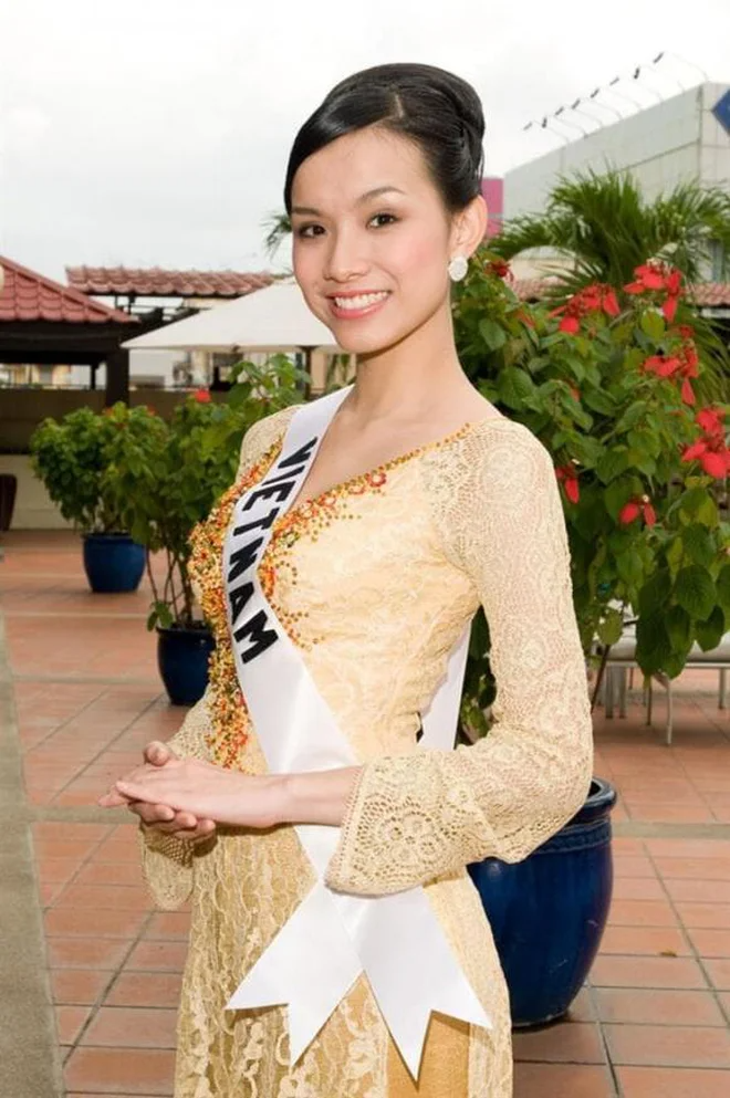 Hoa hậu Thùy Lâm cảm thấy “sến” khi nhìn lại mình vào năm 2008, kiểu tóc khiến con gái thắc mắc.