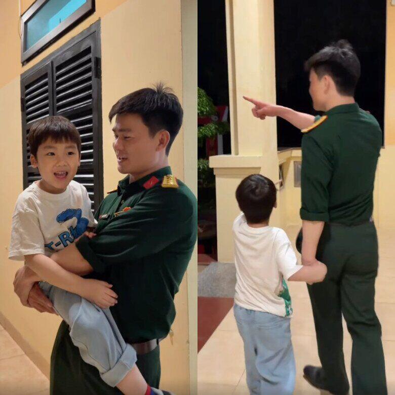Đại úy Thăng Văn Cương đưa bé Bo vào đơn vị của mình.