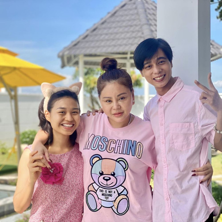 Lê Giang ủng hộ chuyện tình cảm của con gái.