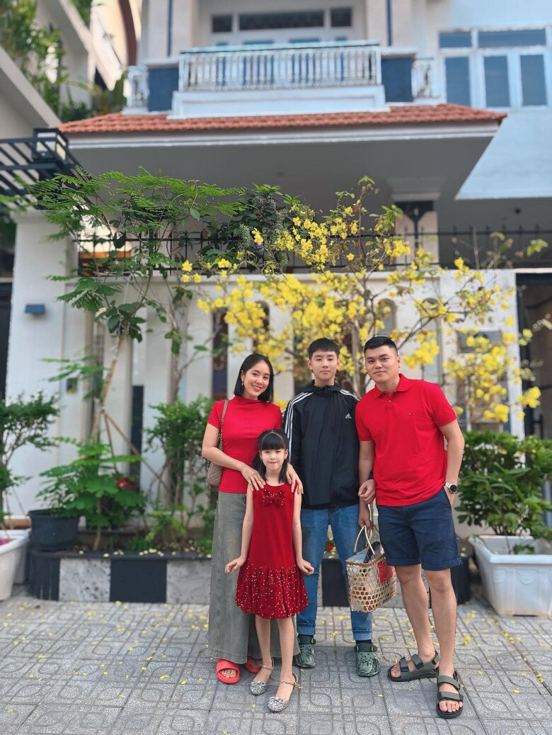 Gia đình hạnh phúc của Lê Phương và Trung Kiên.