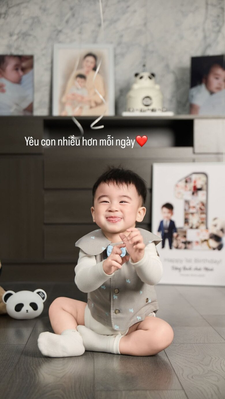 Bé Panda được 1 tuổi sở hữu diện mạo kháu khỉnh, điển trai.