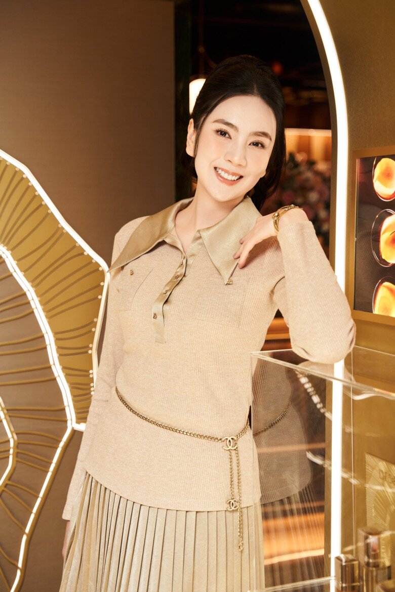 MC Mai Ngọc trở lại với các sự kiện giải trí, gây ấn tượng với sự chỉn chu và rạng rỡ.