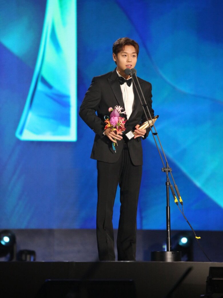 Park Ji Hoon đánh dấu bước ngoặt diễn xuất khi đoạt giải Baeksang Arts Awards 2026.