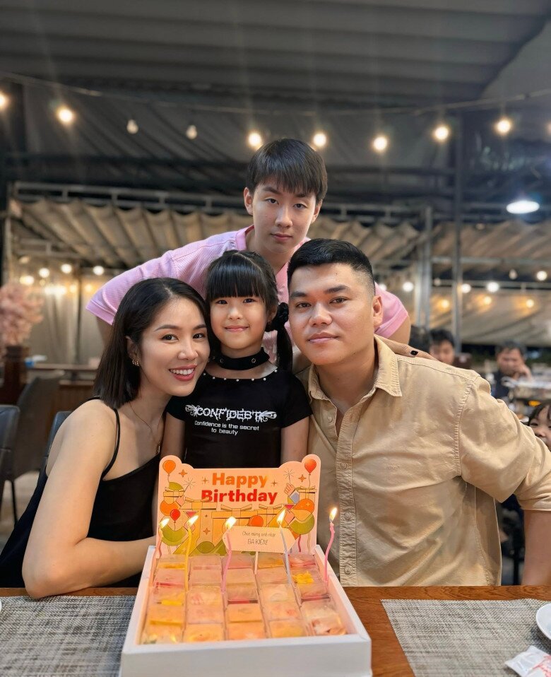 Gia đình hạnh phúc của Lê Phương và Trung Kiên.