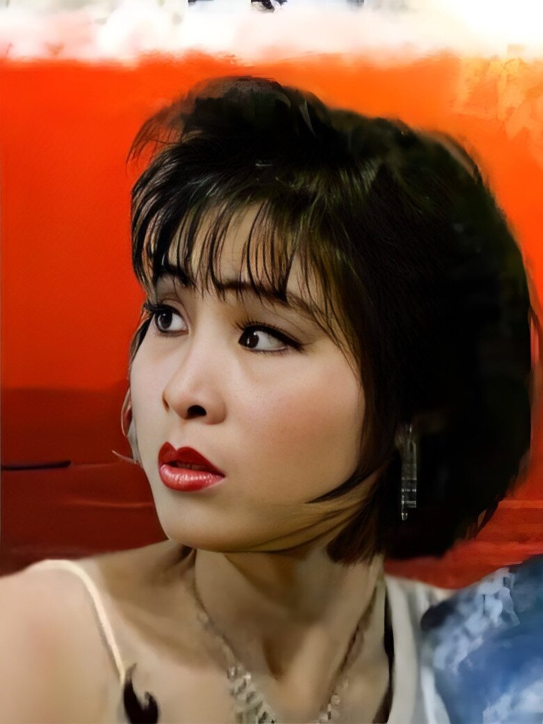 Nữ nghệ sĩ sở hữu gương mặt thanh tú, đôi mắt to long lanh.