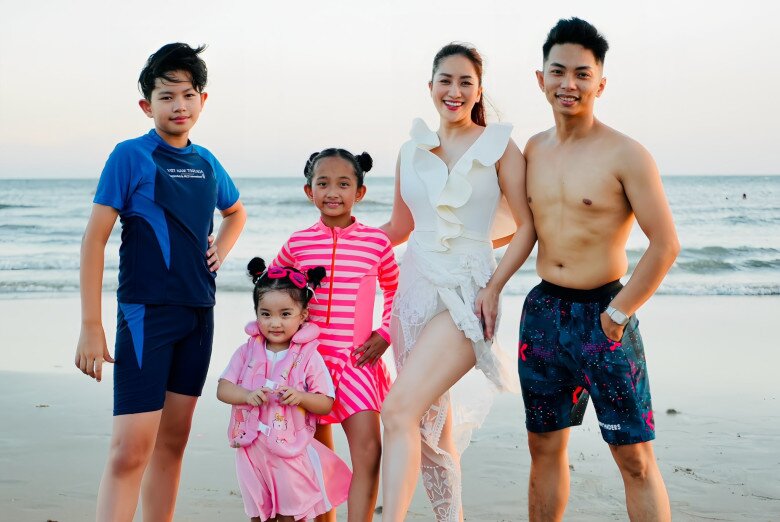 Cặp đôi kiện tướng dancesport thường chia sẻ những khoảnh khắc gia đình hạnh phúc.